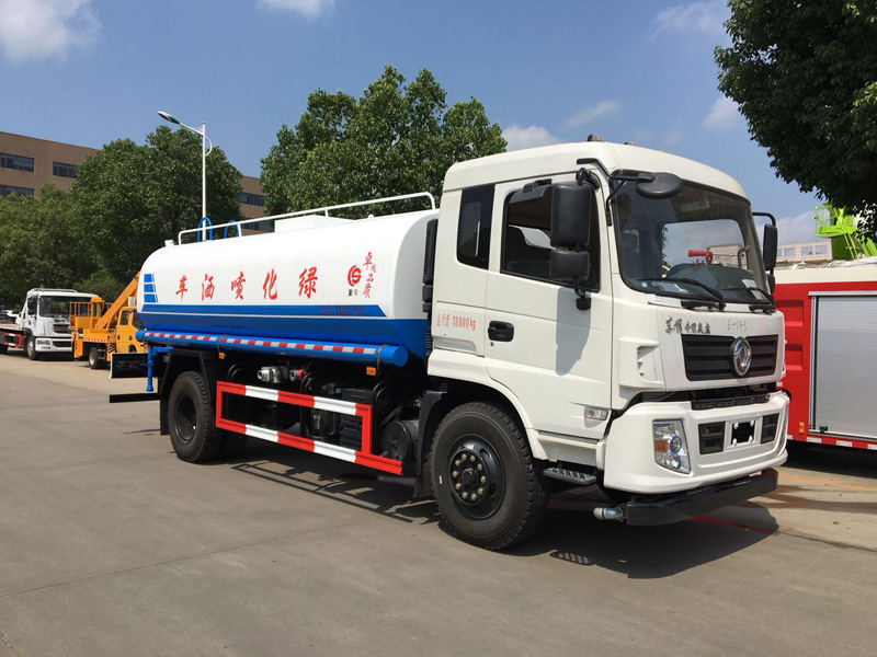 東風(fēng)專底12噸灑水車(chē)