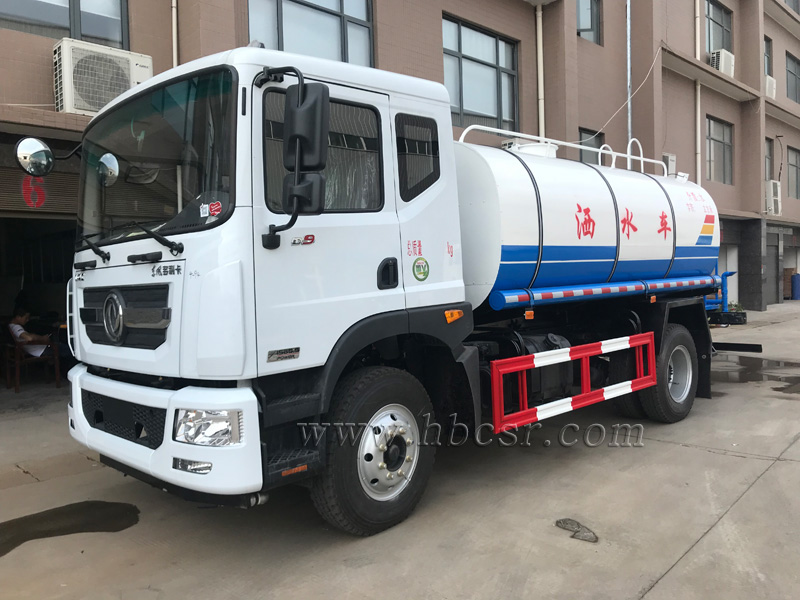 東風(fēng)多利卡D9保溫?zé)崴\(yùn)輸車(chē)12立方