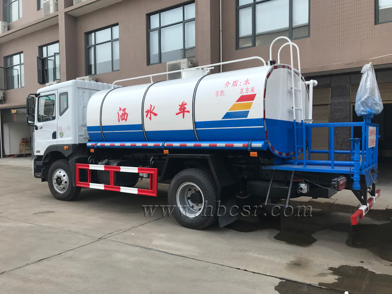 東風(fēng)多利卡D9熱水配送車(chē)