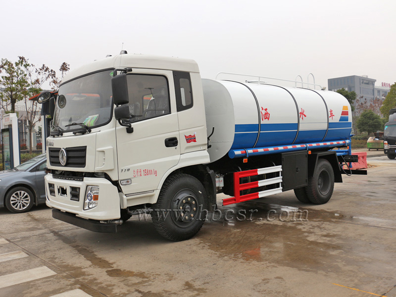 東風(fēng)專(zhuān)底10噸保溫運(yùn)水車(chē)