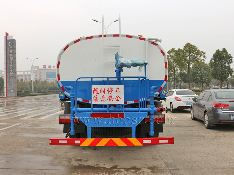 保溫運(yùn)水車(chē)后部圖片